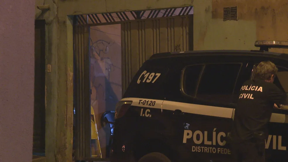 Mãe mata bebê ao deitar em cima dele durante cochilo