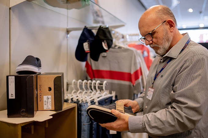 Procon autua dez estabelecimentos na Operação Natal em Piracicaba