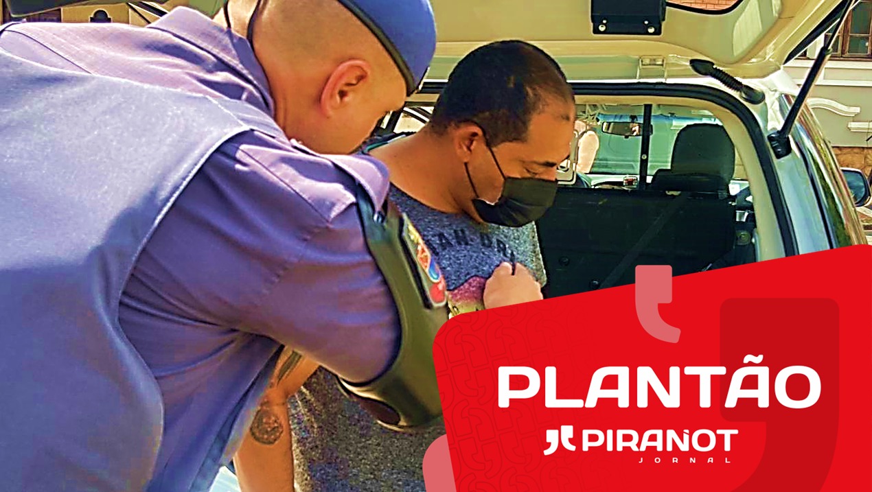 QUARTO 204 | Foto mostra chegada de assassino em delegacia de Piracicaba (SP)