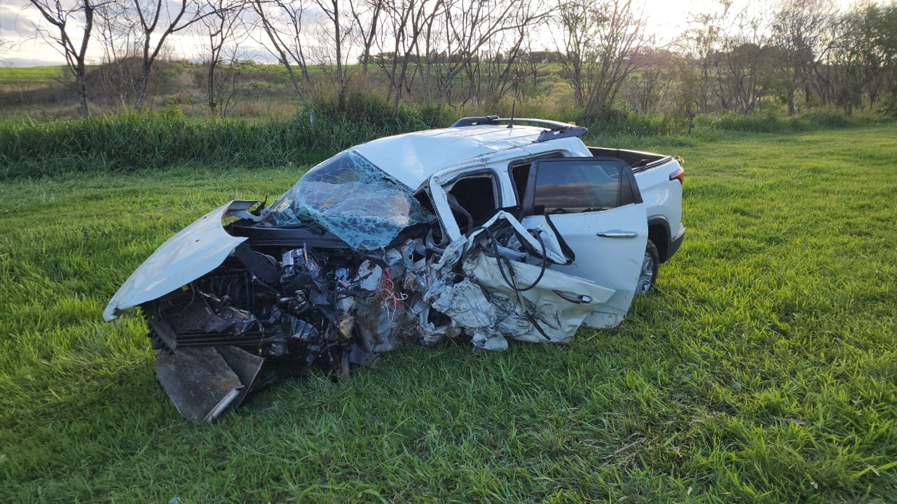 Acidente entre veículos deixa um morto e outras pessoas gravemente feridas