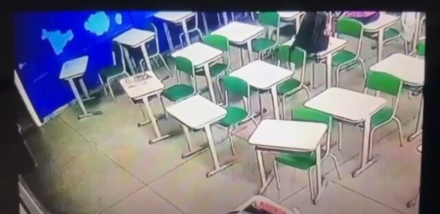 Vídeos mostram professoras sendo esfaqueadas por aluno durante ataque à escola