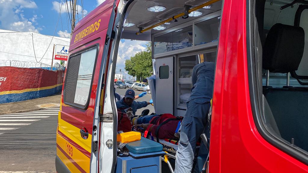 Acidente entre moto e carro deixa motociclista ferido nesta tarde em Piracicaba (SP)