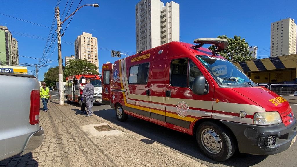 Idoso é atropelado por moto ao atravessar avenida em Piracicaba (SP)