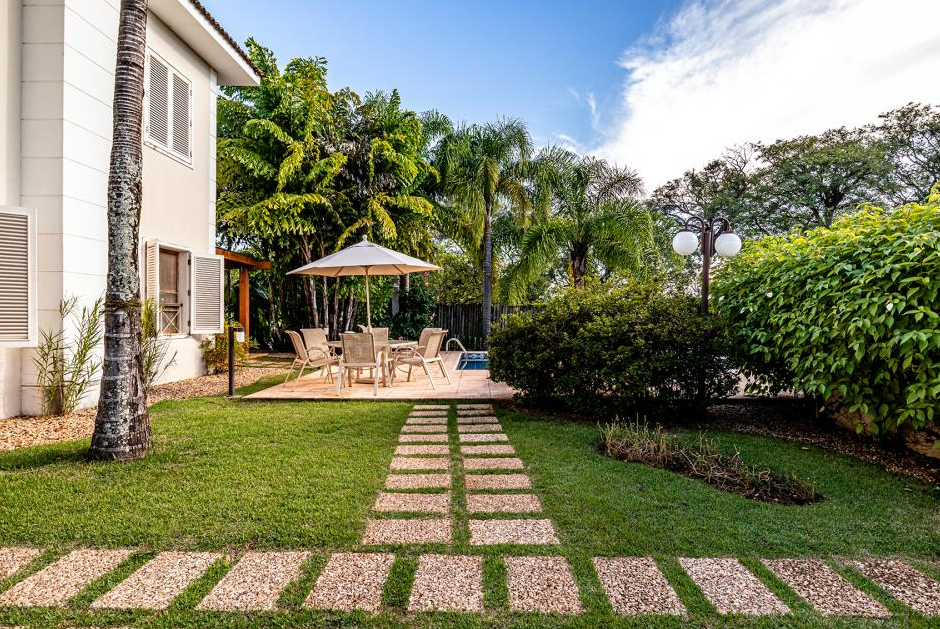 Conheça os benefícios de ter uma área externa com plantas