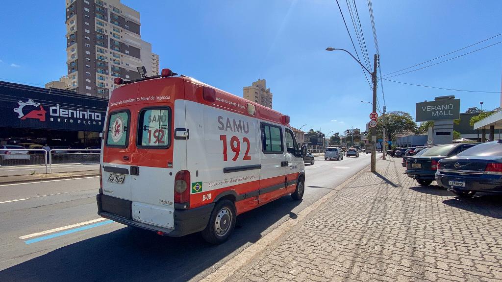Idoso cai na rua, bate a cabeça e morre após ingerir bebida alcoólica em Piracicaba