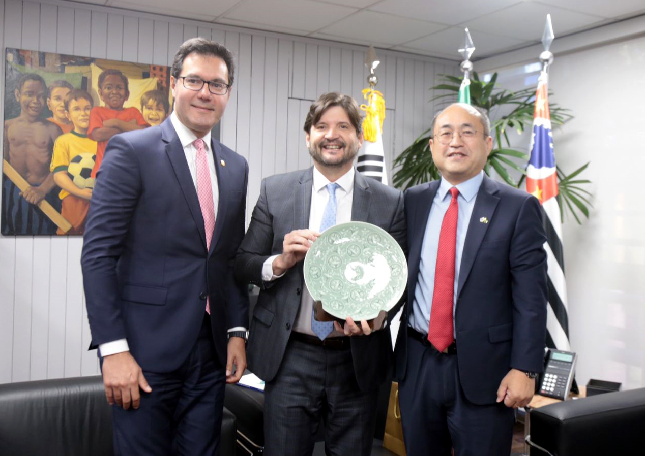 Madureira se encontra com Cônsul-Geral da Coreia do Sul