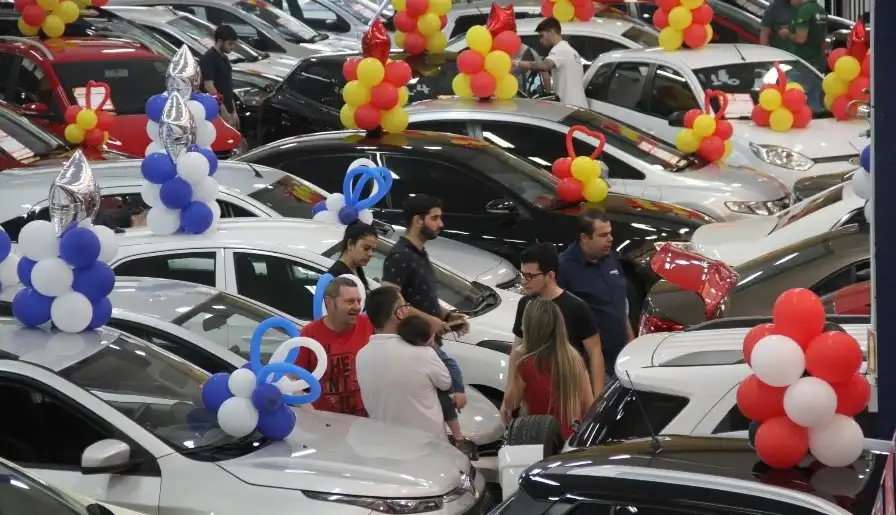 Governo Lula prorroga descontos de impostos sobre carros novos devido à alta de 260% nas vendas