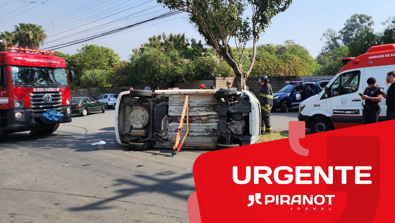 Carro capota após colisão em frente ao Shopping Limeira, na região metropolitana de Piracicaba