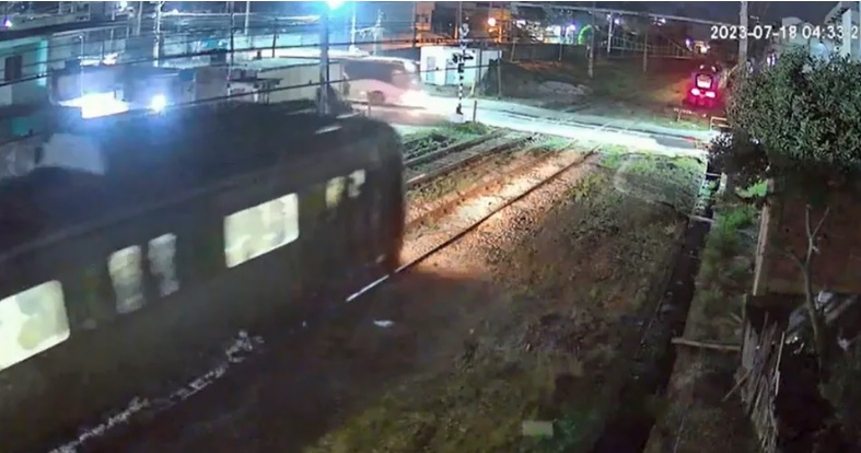 Choque entre trem e ônibus deixa 13 feridos no Rio de Janeiro