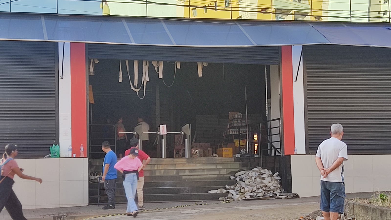 Incêndio de grandes proporções atinge loja no Centro de Piracicaba e assusta moradores