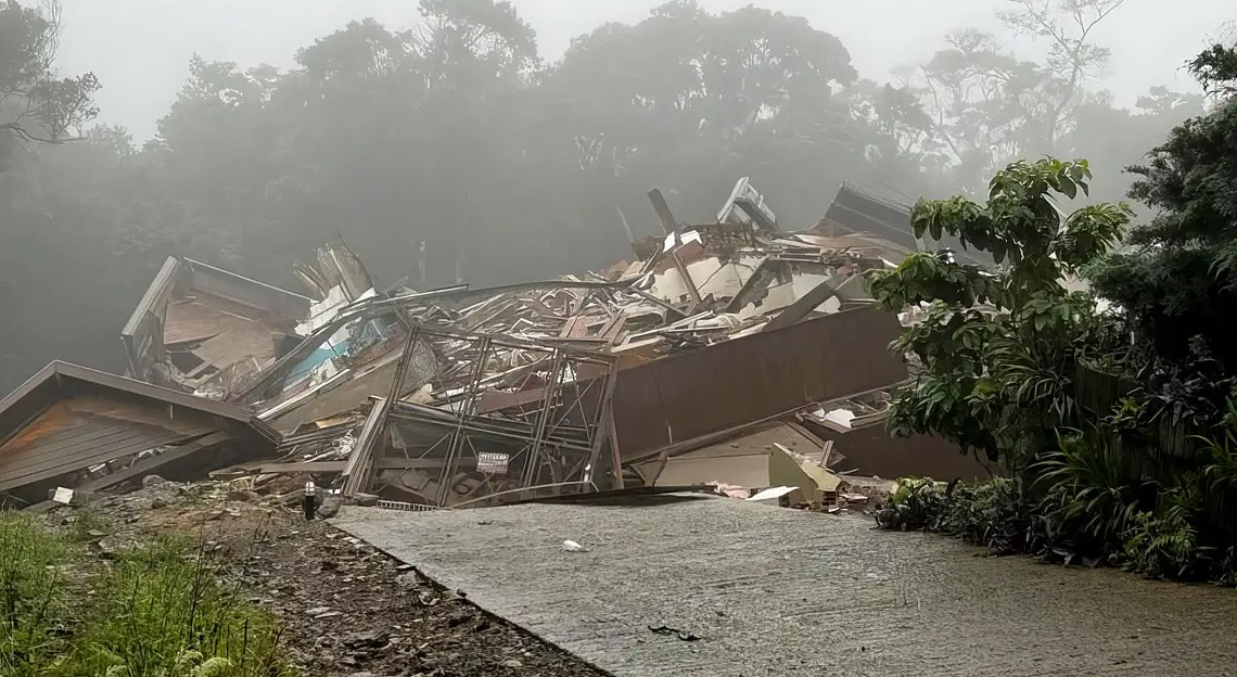 Prédio desaba em Gramado por causa do grande volume de chuvas