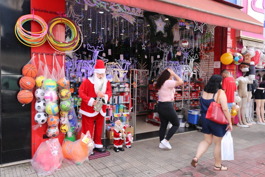Procon Piracicaba fiscalizou 33 estabelecimentos durante a Operação Natal