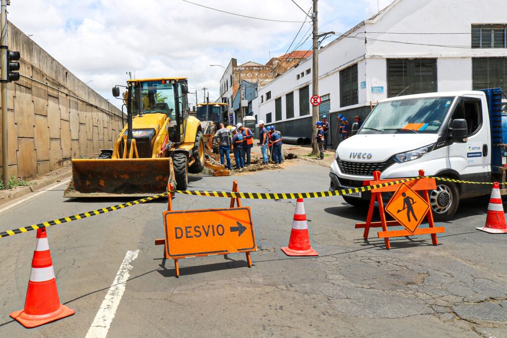 Prefeitura de Piracicaba inicia obra no asfalto da Avenida 1° de Agosto; trânsito é desviado
