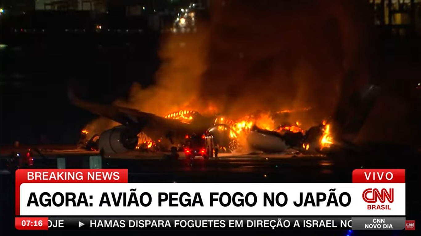 Colisão de aviões em aeroporto do Japão teria deixado cinco mortes
