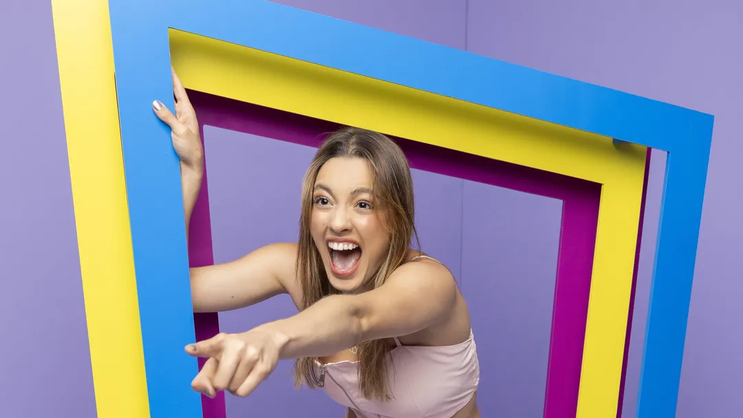 Beatriz deve ser eliminada nesta terça-feira (17), aponta parcial da Enquete BBB 24; números de votos  estão pífios