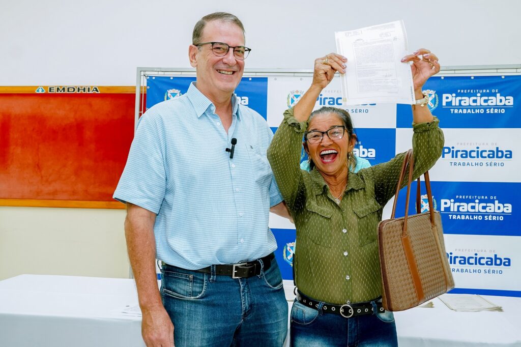 Prefeitura de Piracicaba realiza cerimônia emocionante de entrega de matrículas de terrenos para 74 famílias do Núcleo Taiguara