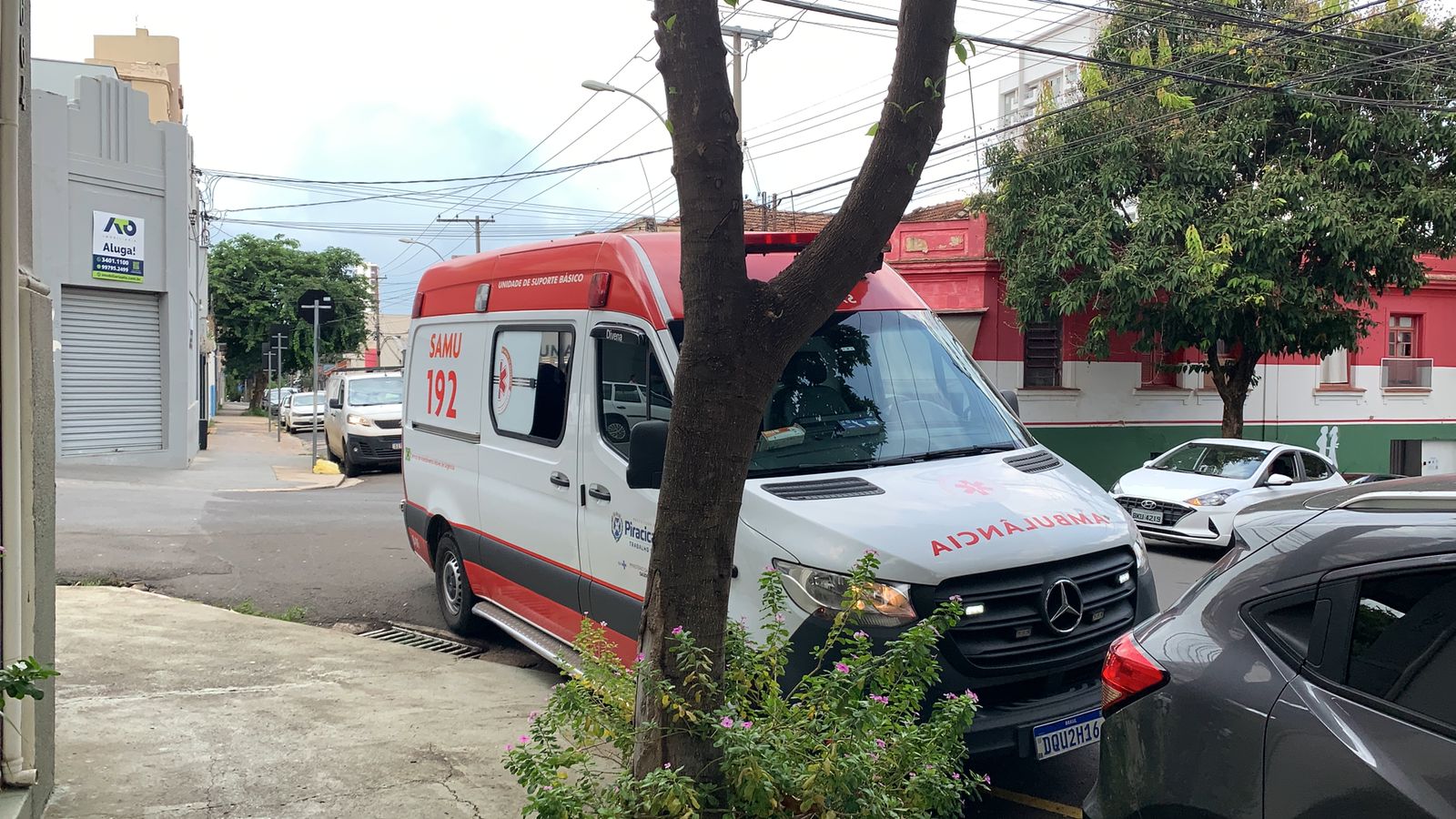 Idoso fica ferido após carro avançar placa pare e colidir com motocicleta em Piracicaba