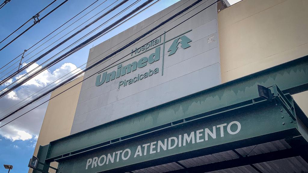 Mulher morre após dar entrada com dores abdominais em hospital de Piracicaba