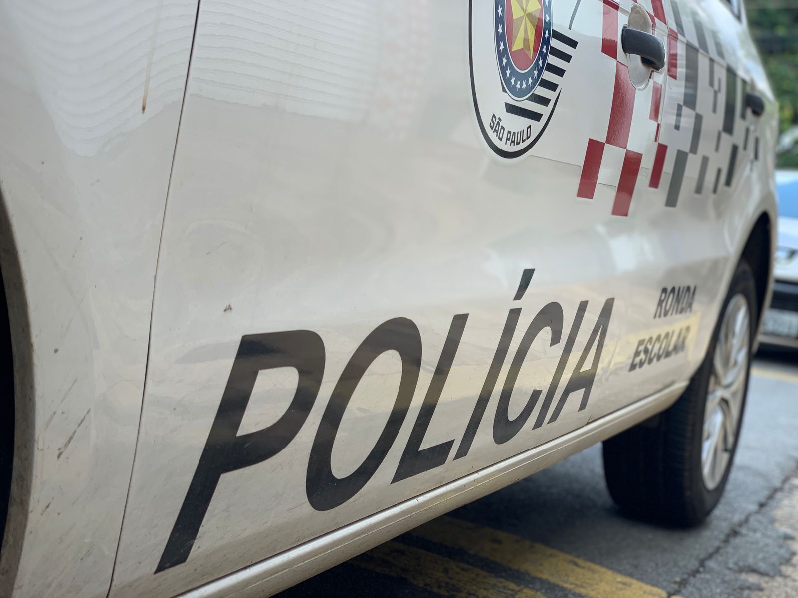 Estagiário esfaqueia professor de academia por ciúmes de aluna