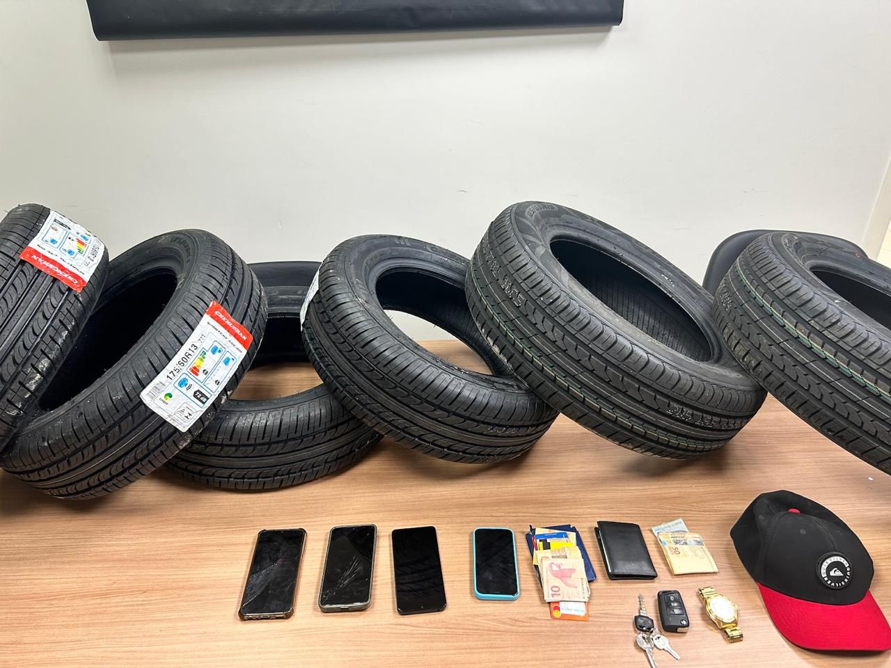 Policiais do 10º BAEP de Piracicaba descobrem esquema de fraude de pneus em Piracicaba (SP)