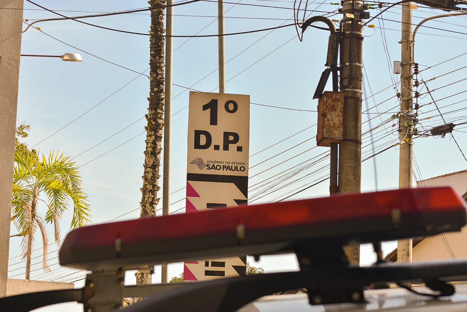 Avó de aluno ameaça professora na saída de escola em Piracicaba