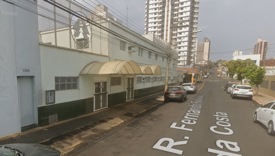 Prédio em demolição era da década de 40 e abrigou os hospitais Gimenez, Piracicaba, Santa Mônica e por último a Unimed