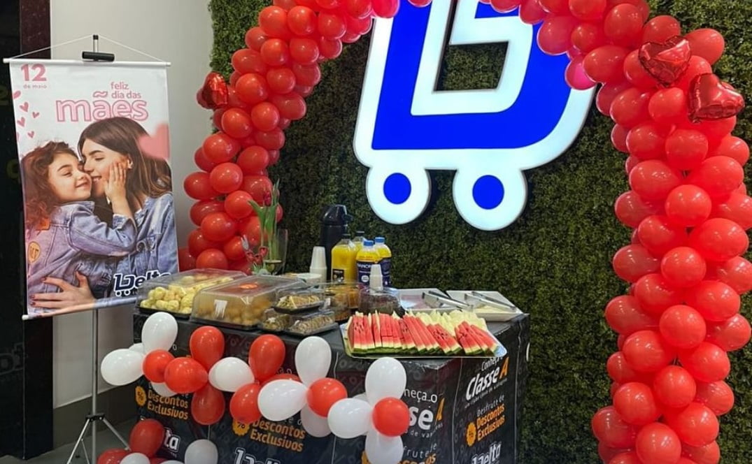 Delta Supermercados celebra ‘Dia das Mães’ com café da manhã em suas lojas e revela ganhador da promoção ‘Mãe Tech’