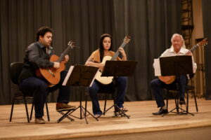 Patrocinado pelo Governo Federal, Piracicaba recebe “Violões Arte Trio” gratuito hoje (07), no Teatro Losso Neto