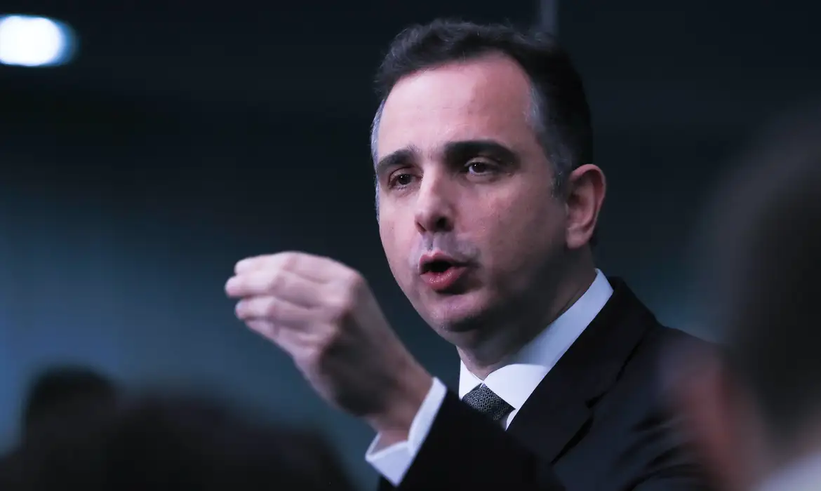 “Normal na política”: presidente do Congresso rejeita parcialmente MP de Haddad e toma frente da negociação com empresários