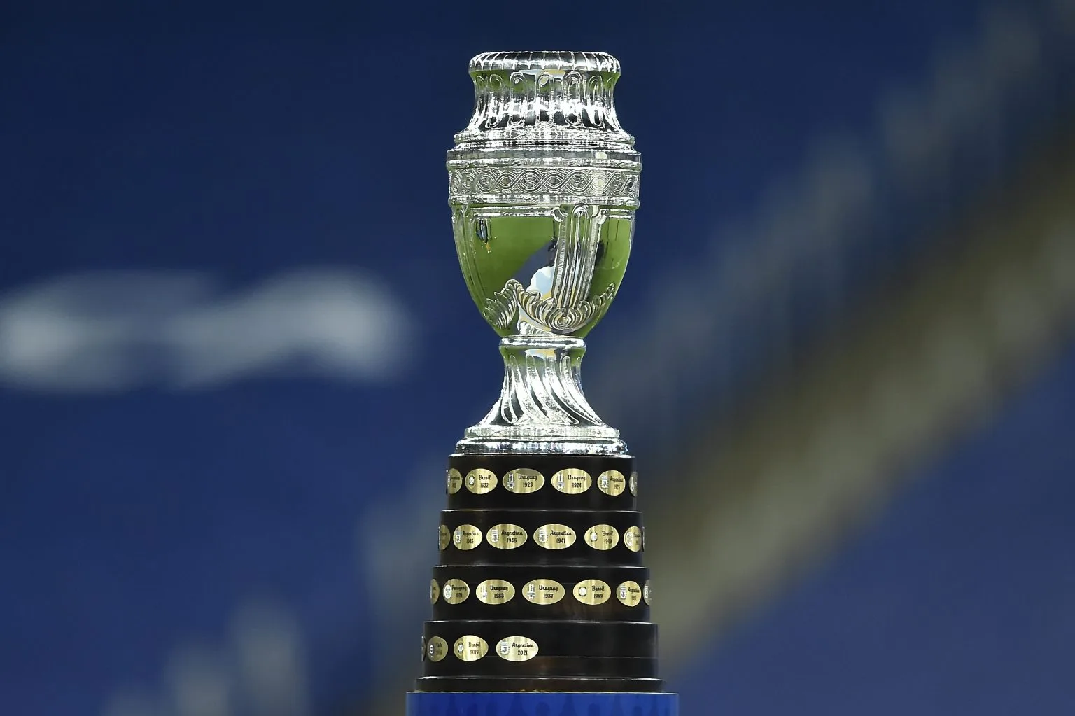 Fase de Grupos Chega ao Fim: Quem Leva o Troféu da Copa América 2024?