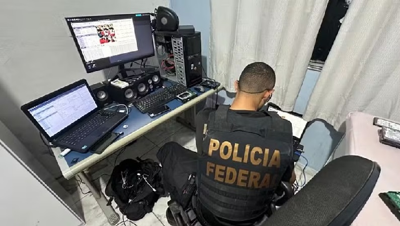 Em Piracicaba, homem é preso pela Polícia Federal com 6 mil arquivos de pornografia infantil