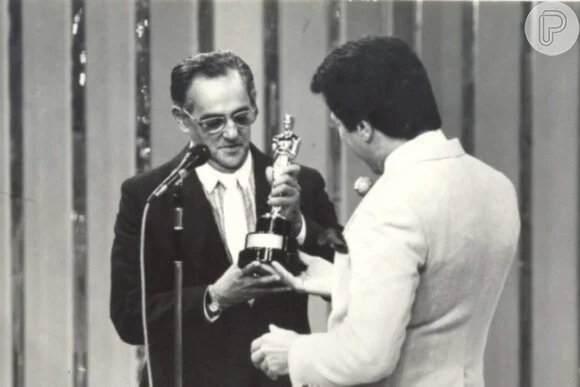 SBT poderia repetir 1986 com tela preta por 24h; Silvio Santos pediu “sem sensacionalismo” e não “silêncio” que “chocou público”