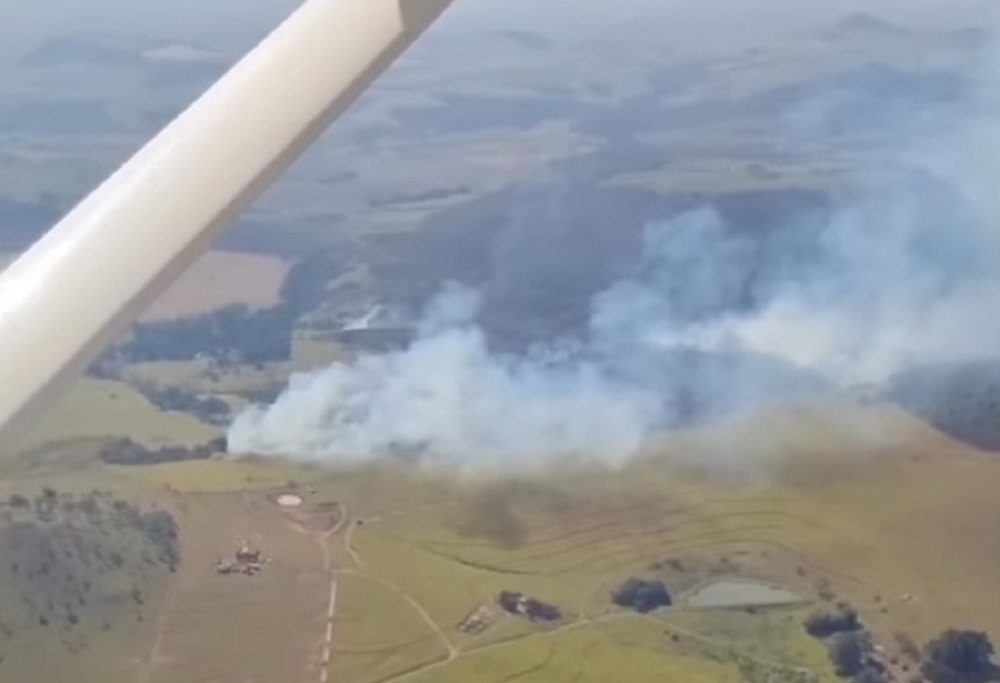 Prefeito Luciano Almeida sobrevoa reserva ambiental atingida por incêndio em Piracicaba