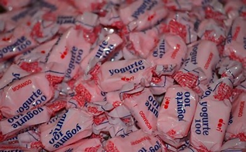 Anvisa proíbe venda de lotes de balas da Dori por risco de Salmonella