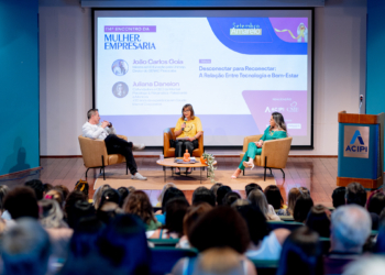 O público foi convidado a repensar como a tecnologia, quando usada sem limites, pode afetar o bem-estar (2)