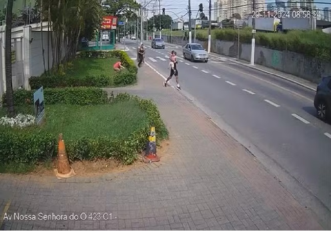 Homem tenta sequestrar criança de três anos; ação foi registrada por câmera de segurança