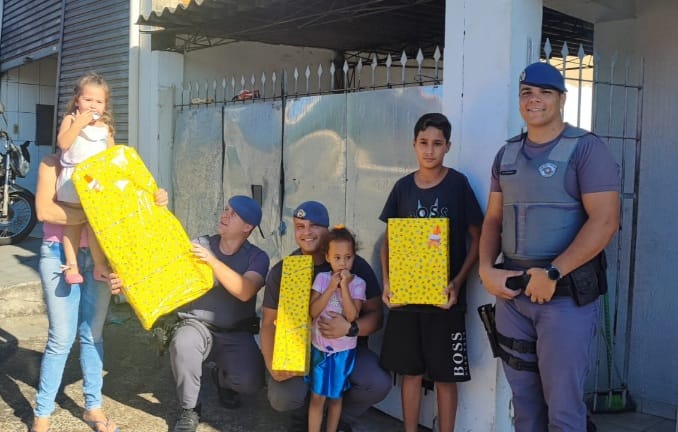 Polícia Militar de Piracicaba realiza sonho de criança que escreveu emocionante carta pedindo presentes