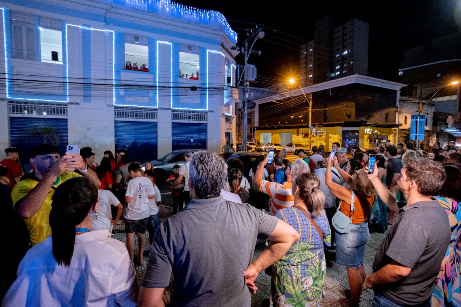 Cantata nas janelas do Teatro São José encerra programação de Natal da Acipi