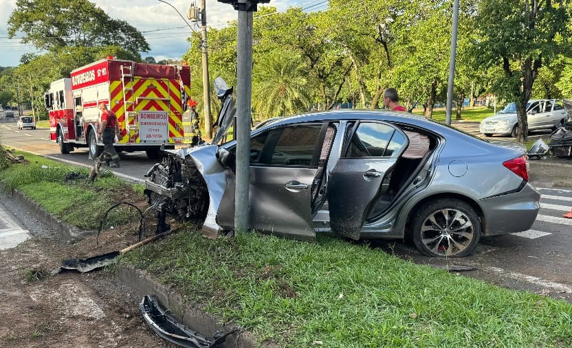 Acidente envolvendo dois carros deixa vítima gravemente ferida em Piracicaba