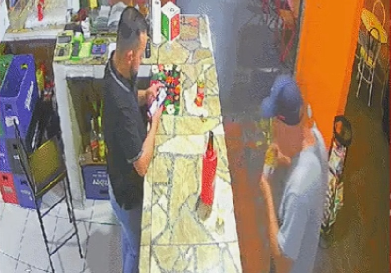 Coxinha explode na boca de cliente em bar e causa queimaduras