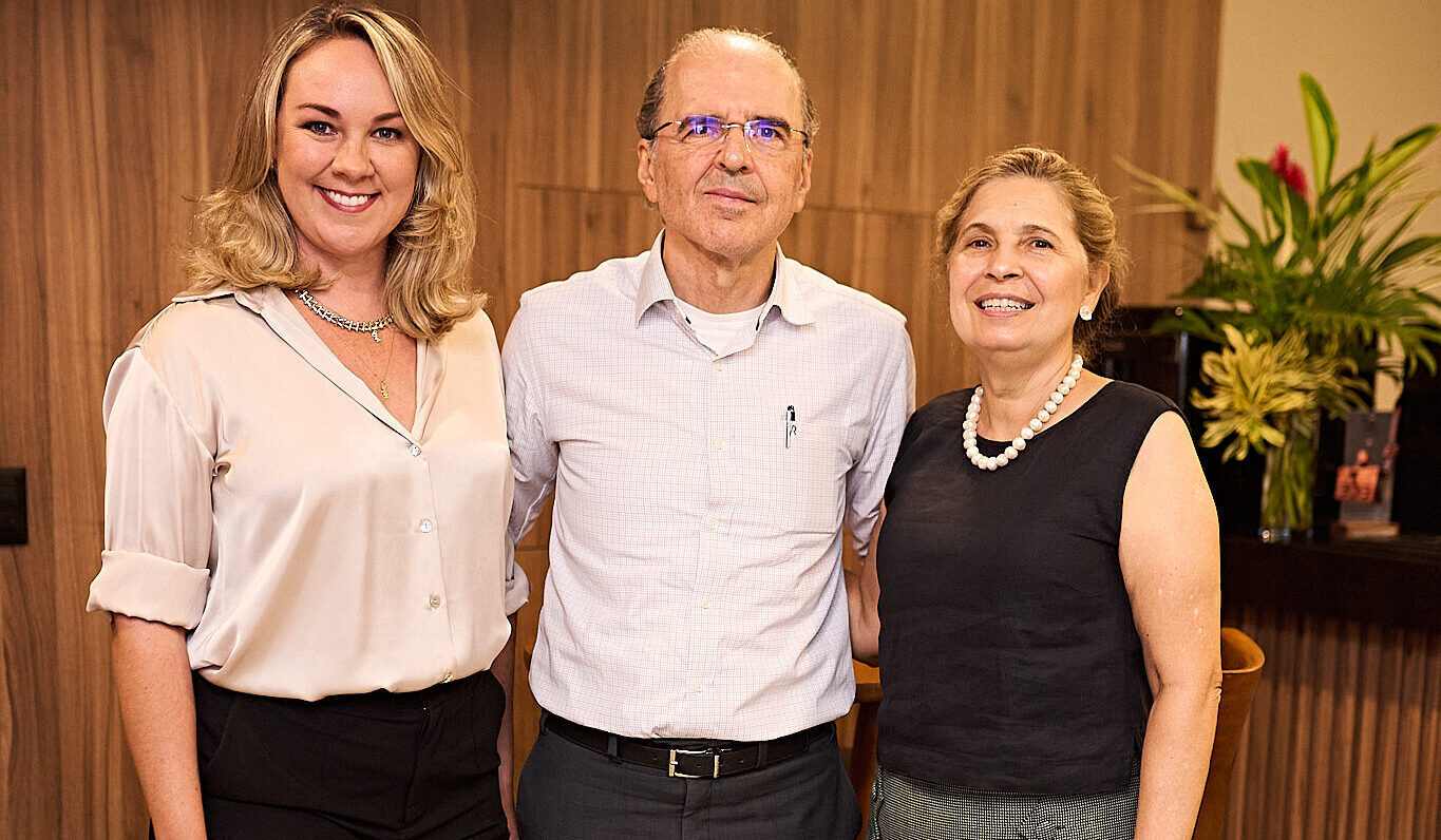 Frias Neto recebe lançamento e noite de autógrafo do livro “Autismo ao Longo da Vida, volume 2”
