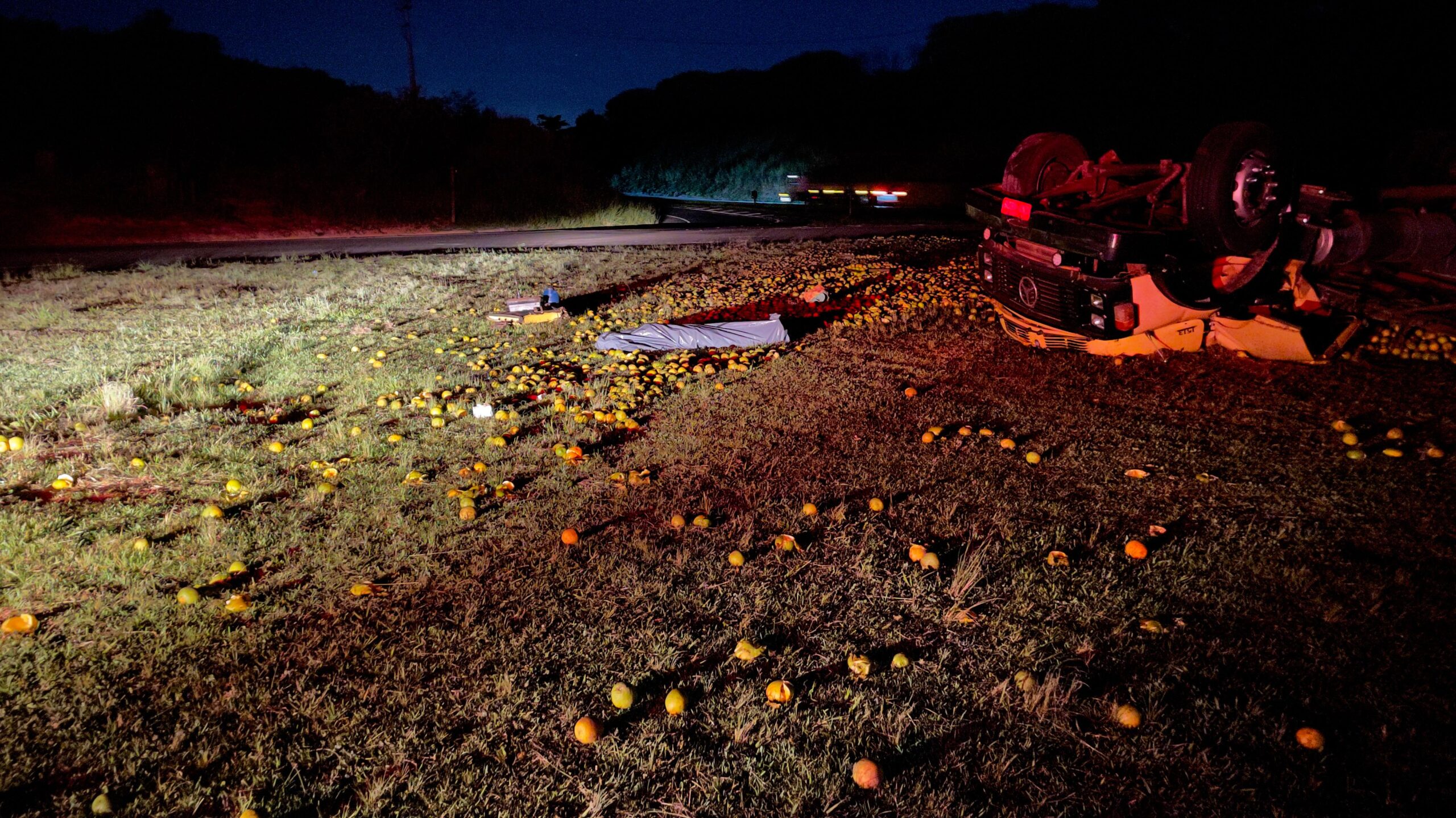 Idoso que morreu em acidente com caminhão carregado de laranjas em Piracicaba é identificado