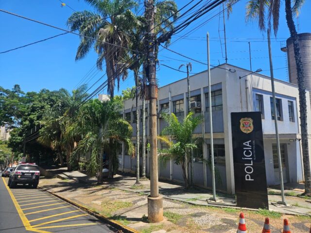 Motorista bêbado foge da GCM, fura bloqueio, derruba cones e é preso em Piracicaba dp plantão policial policia civil