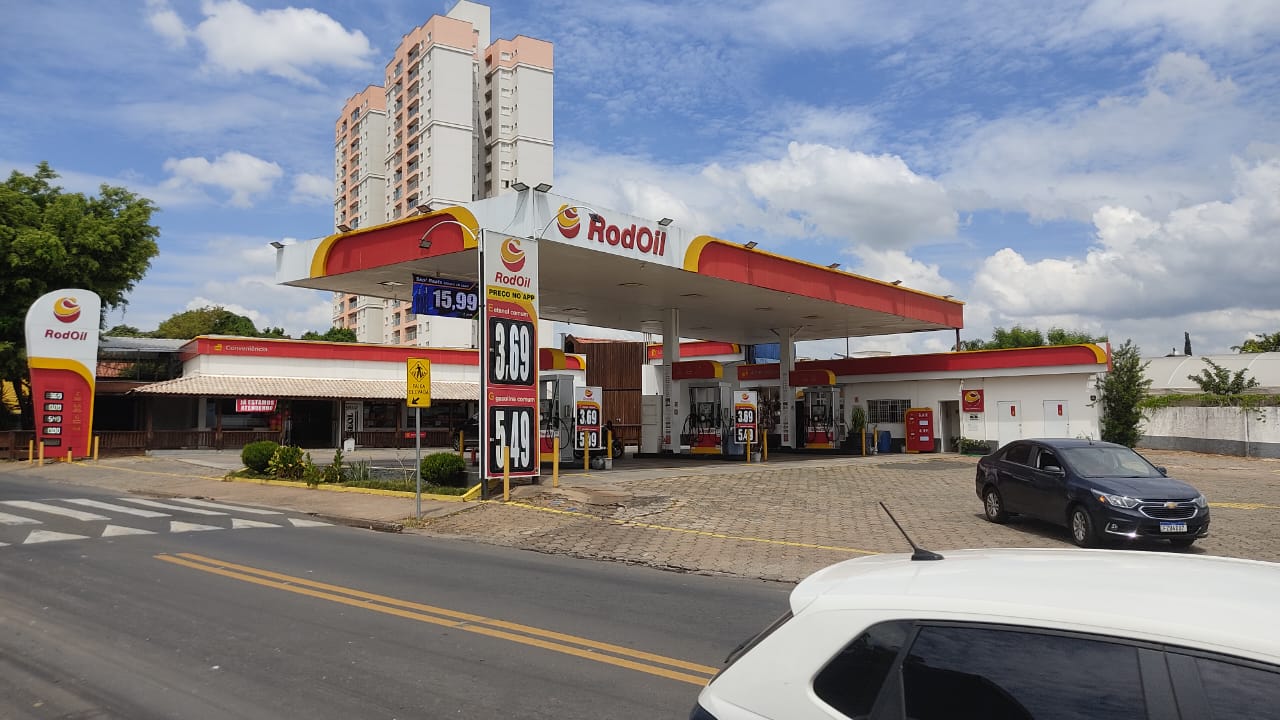 Posto suspeito de vender combustível adulterado é interditado em Piracicaba