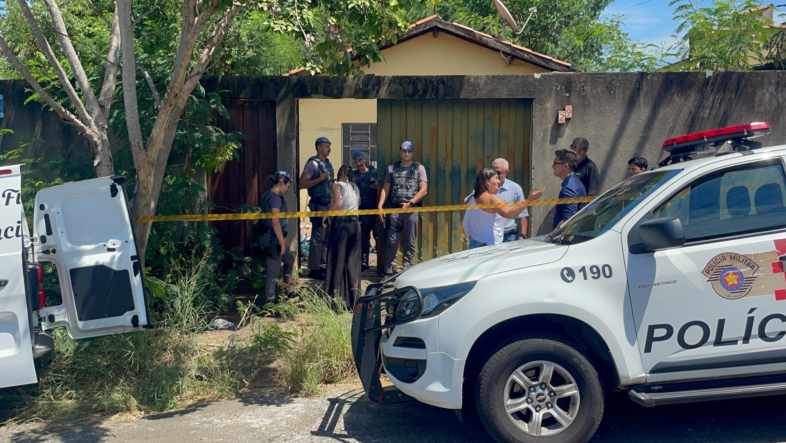 Dona de residência é levada à delegacia após dar três versões sobre morte de homem atacado por cachorros em Piracicaba