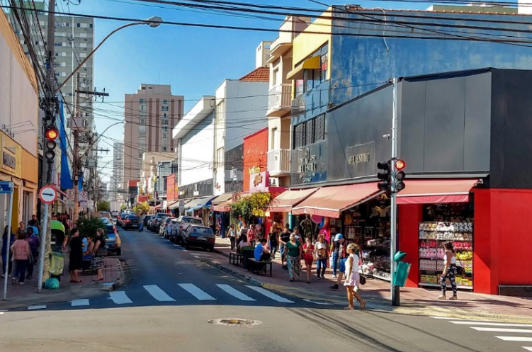 Pesquisa identifica aumento de vendas de roupas e calçados em Piracicaba