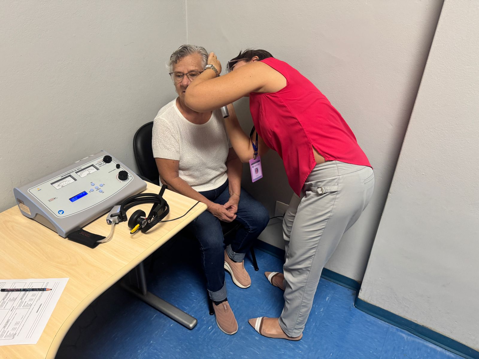 Governo Zanatta anuncia compra de mil aparelhos auditivos para diminuir fila de cinco anos em Piracicaba