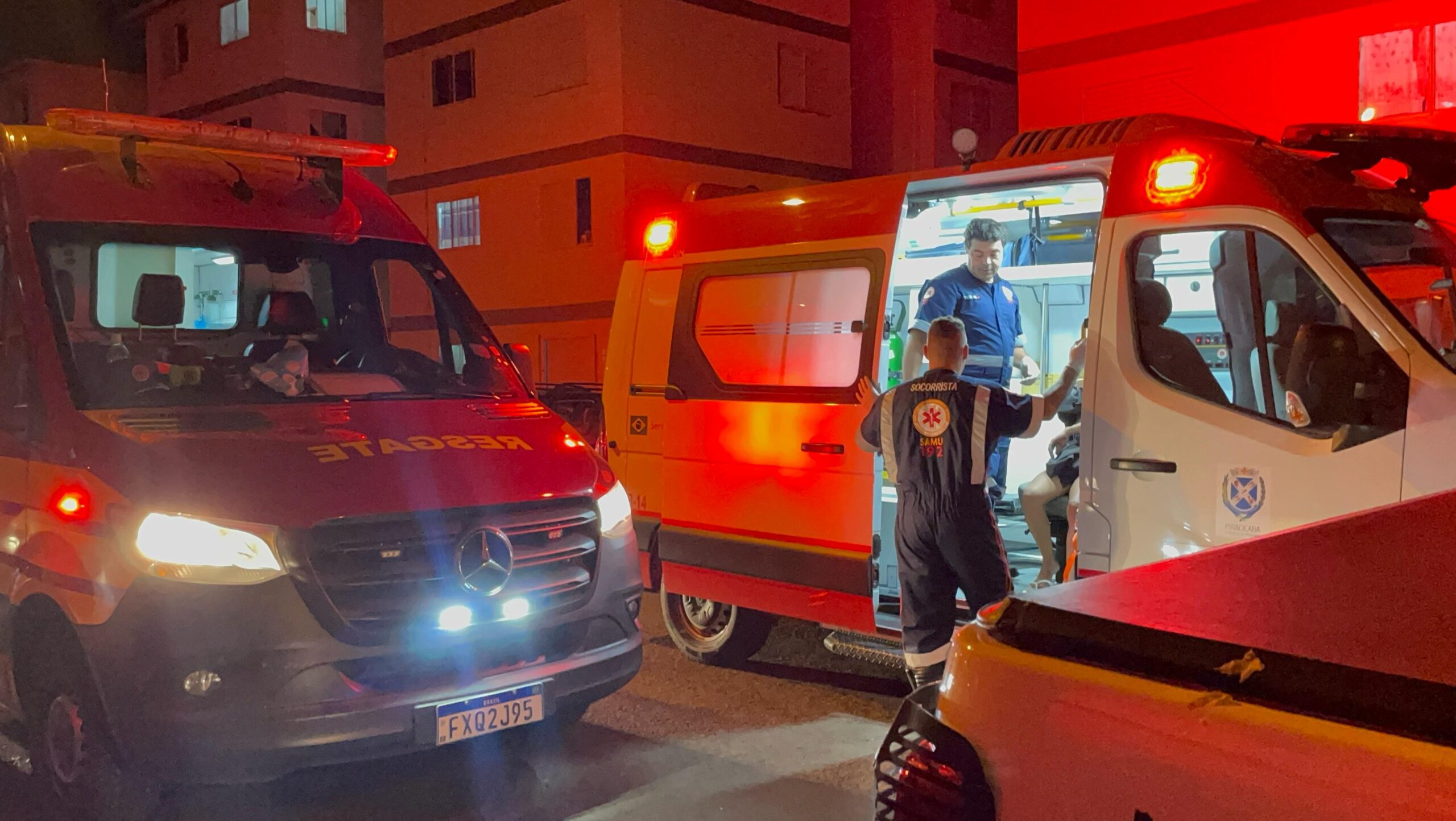 Mulher que foi esfaqueada com a criança no colo em Piracicaba segue internada em estado grave