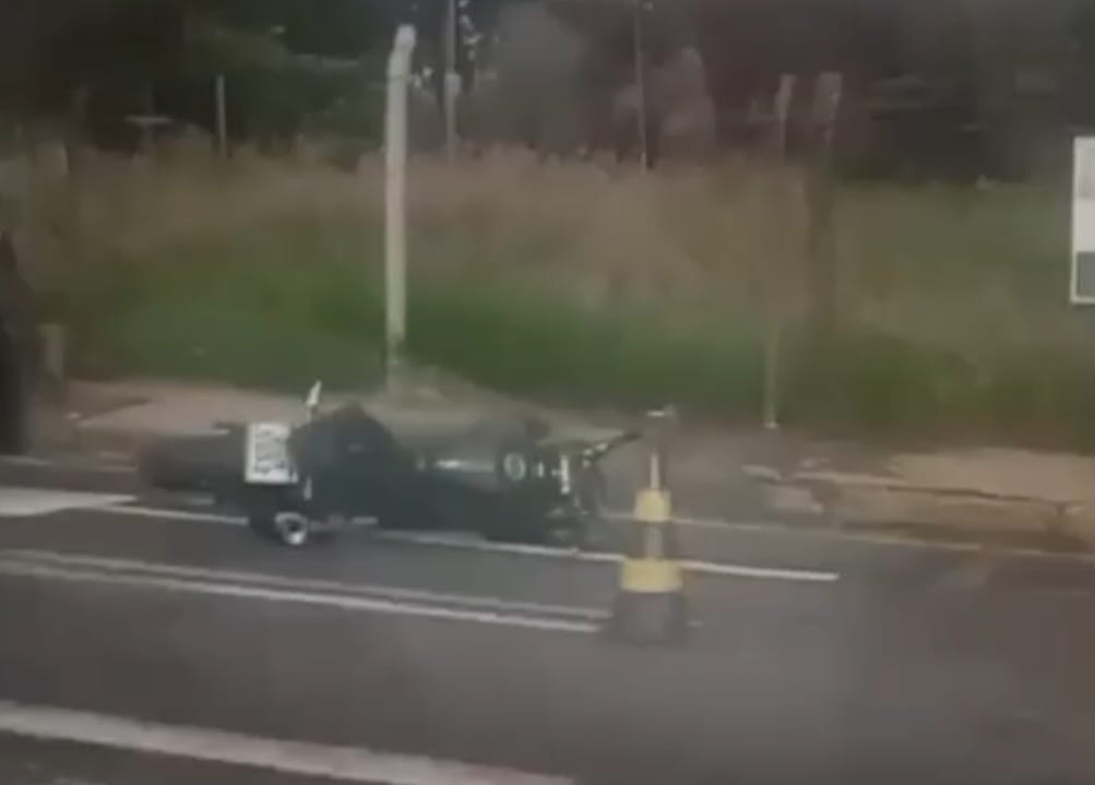 Motociclista morre ao colidir em poste em avenida de Piracicaba