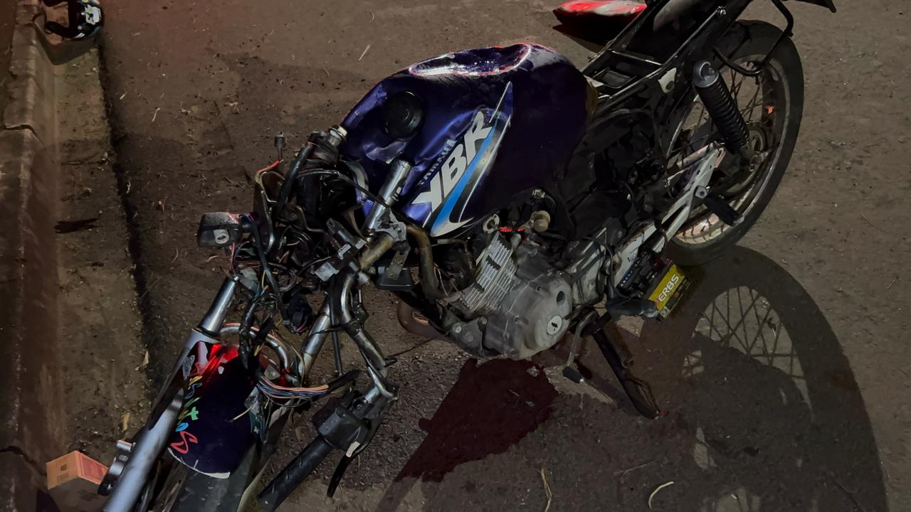 Jovem motociclista morre após bater violentamente contra poste em Piracicaba